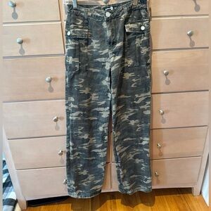 Boohoo Green Camo Wide-Leg Cargo Pants Size 2